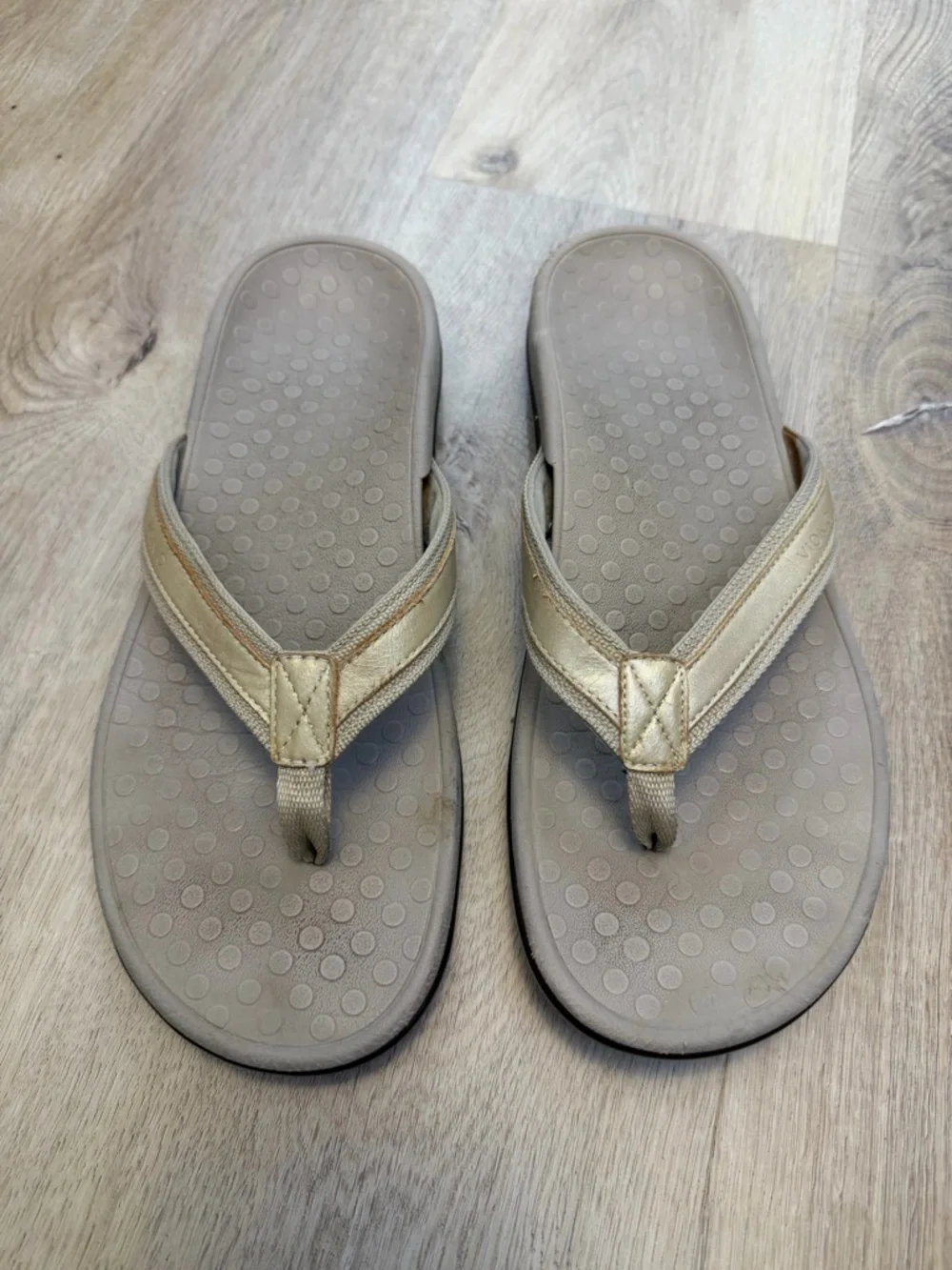 VIONIC Tide ll Gold Metallic Sandals